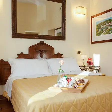 Vatican Domus Pensión 4*